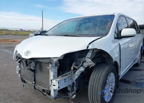 2017 Toyota Sienna Xle 8 Passenger from USA, damaged, VIN 5TDYZ3DC9HS844321